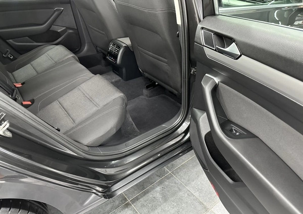 Volkswagen Passat cena 83500 przebieg: 126000, rok produkcji 2018 z Jasień małe 781